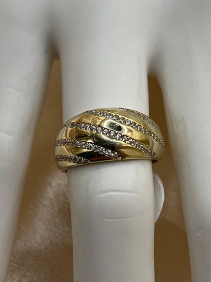 14K Yellow Gold Ring with White Zirconia Stones - 2.6 g