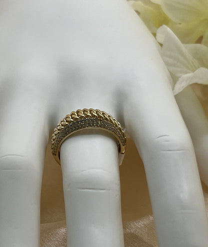 14K Yellow Gold Ring and White Zirconia Stones - 2.8 g