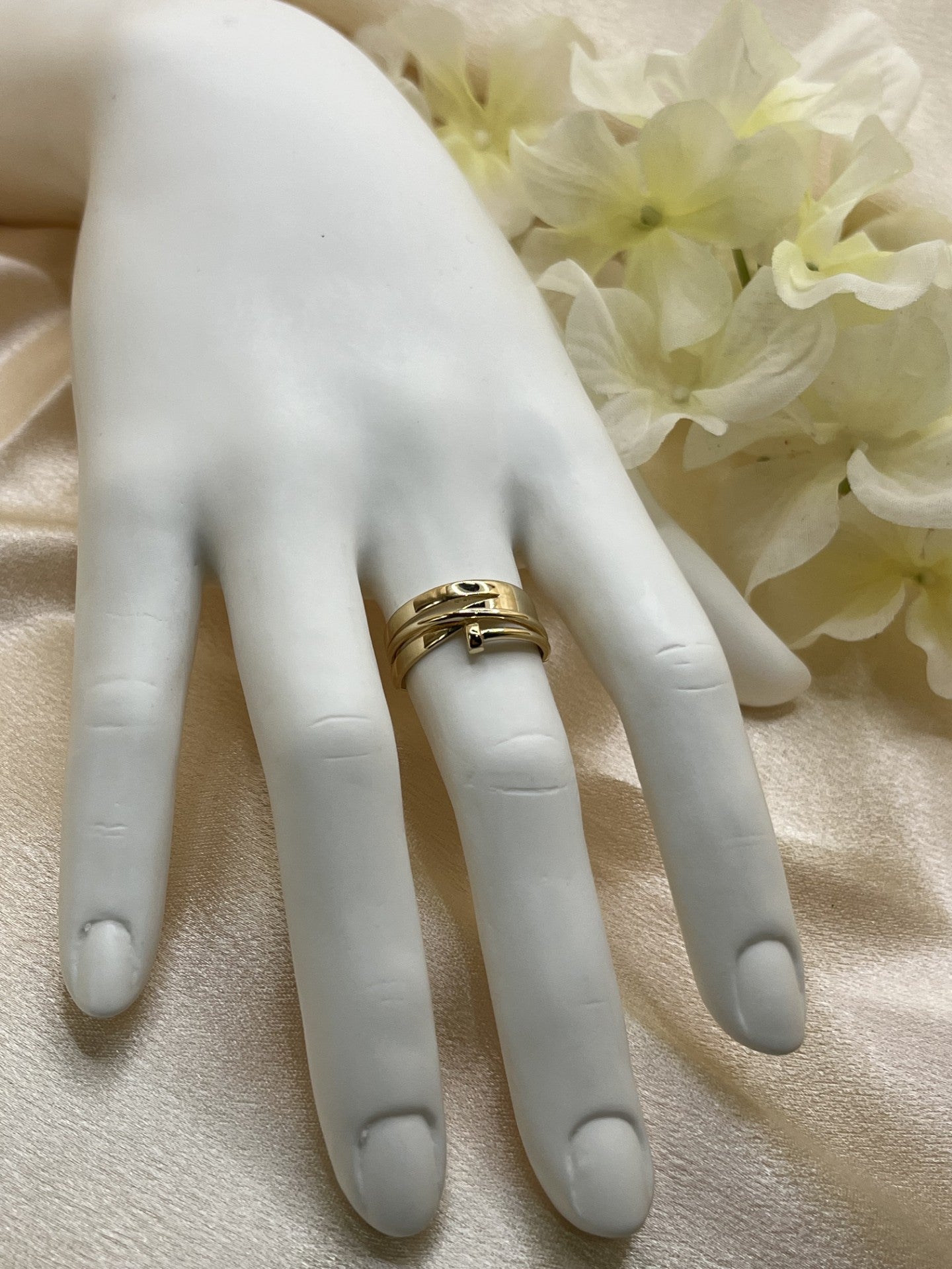 14K Yellow Gold Ring - 2.6 g