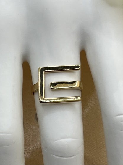 14K Yellow Gold Ring - 2.9 g