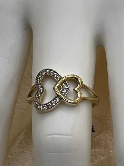 14 kt Gold Interlocked Hearts Ring with White Zirconia Stones - 1.6 g