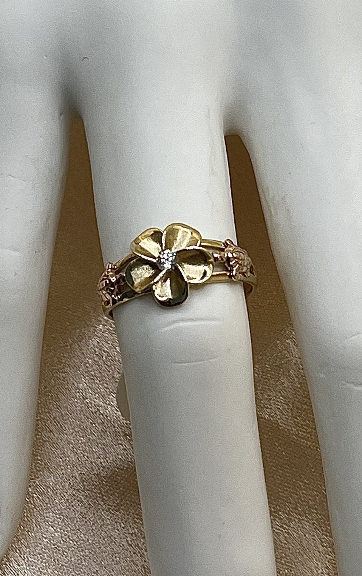 14K Yellow Gold Flower Ring - 1.8 g