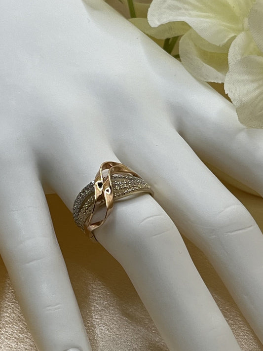 14K Yellow and Rose Gold Ring with Zirconia Stones - 3.4 g