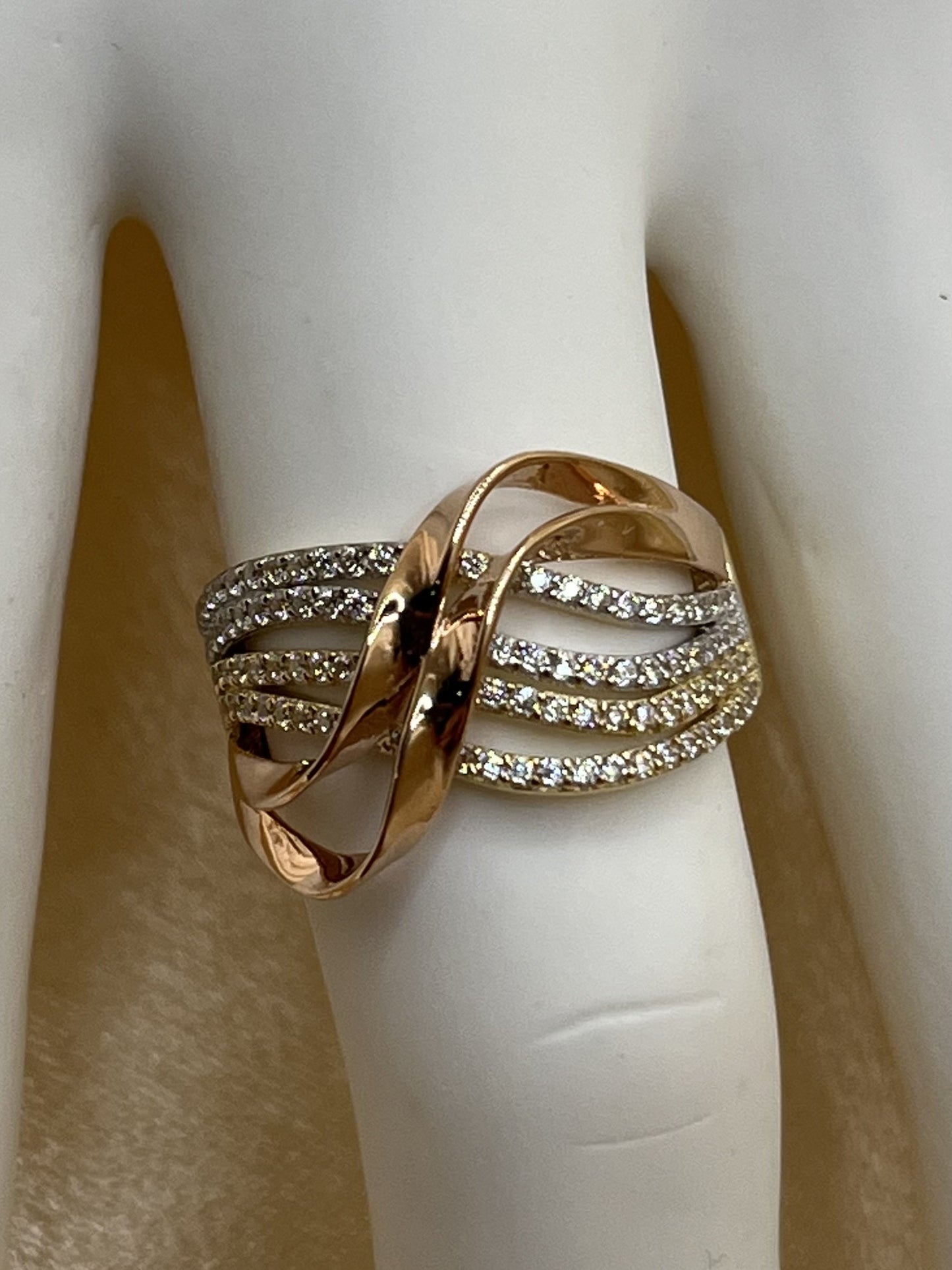 14K Yellow and Rose Gold Ring with Zirconia Stones - 3.4 g