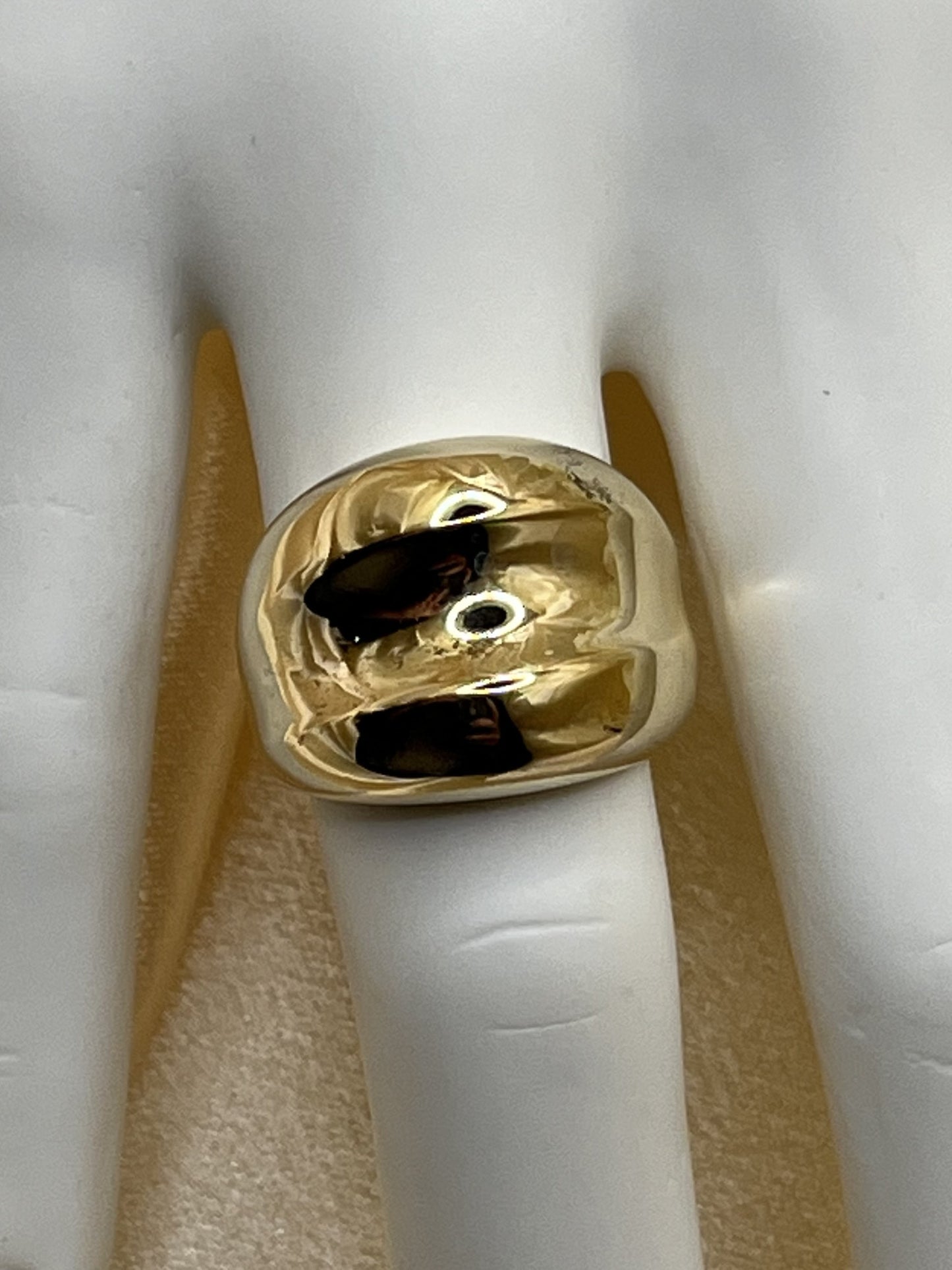 14K Yellow Gold Ring - 4.8 g