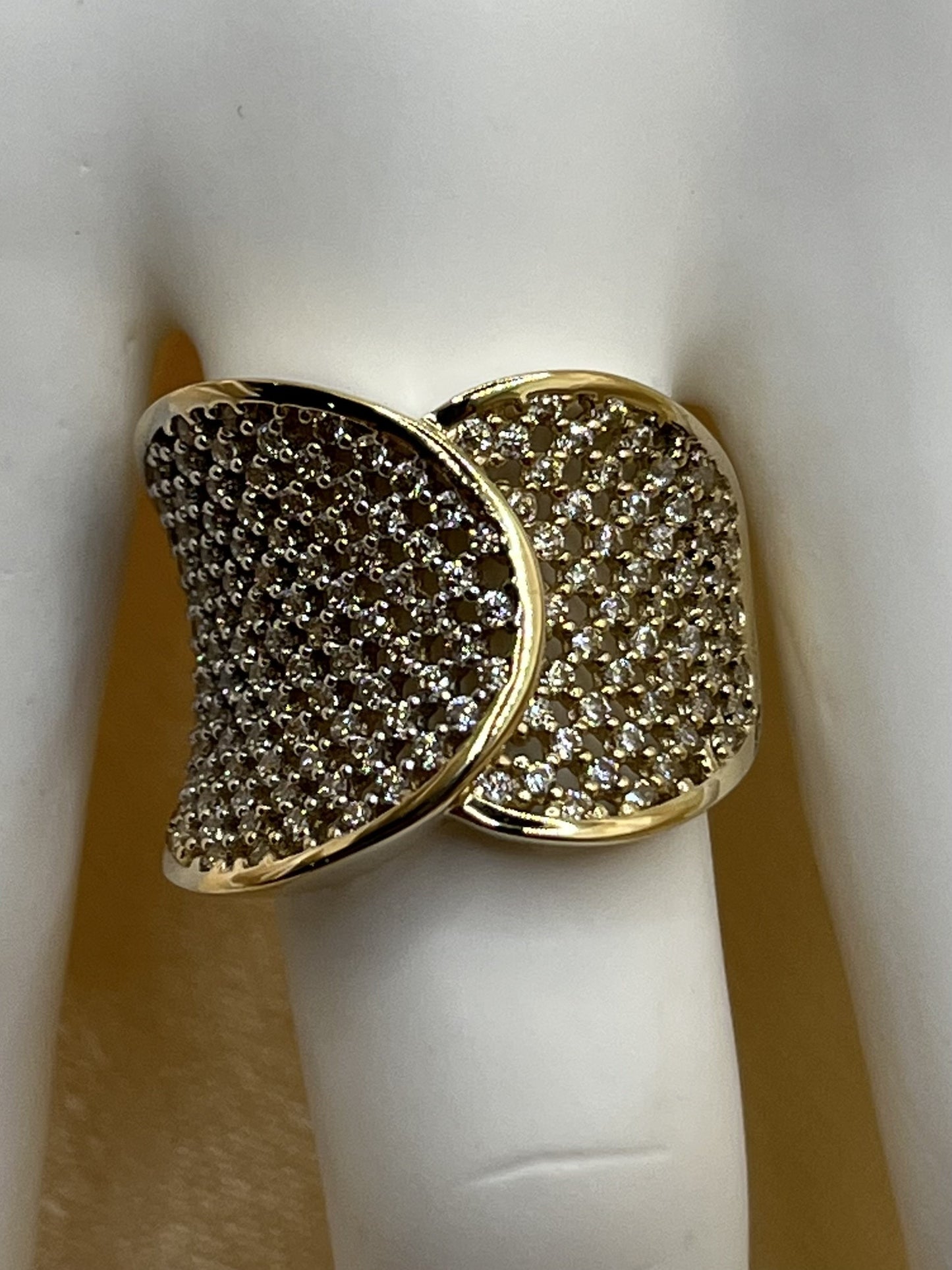 14K Yellow Gold Zirconia Stone Encrusted Ring - 7.0 g