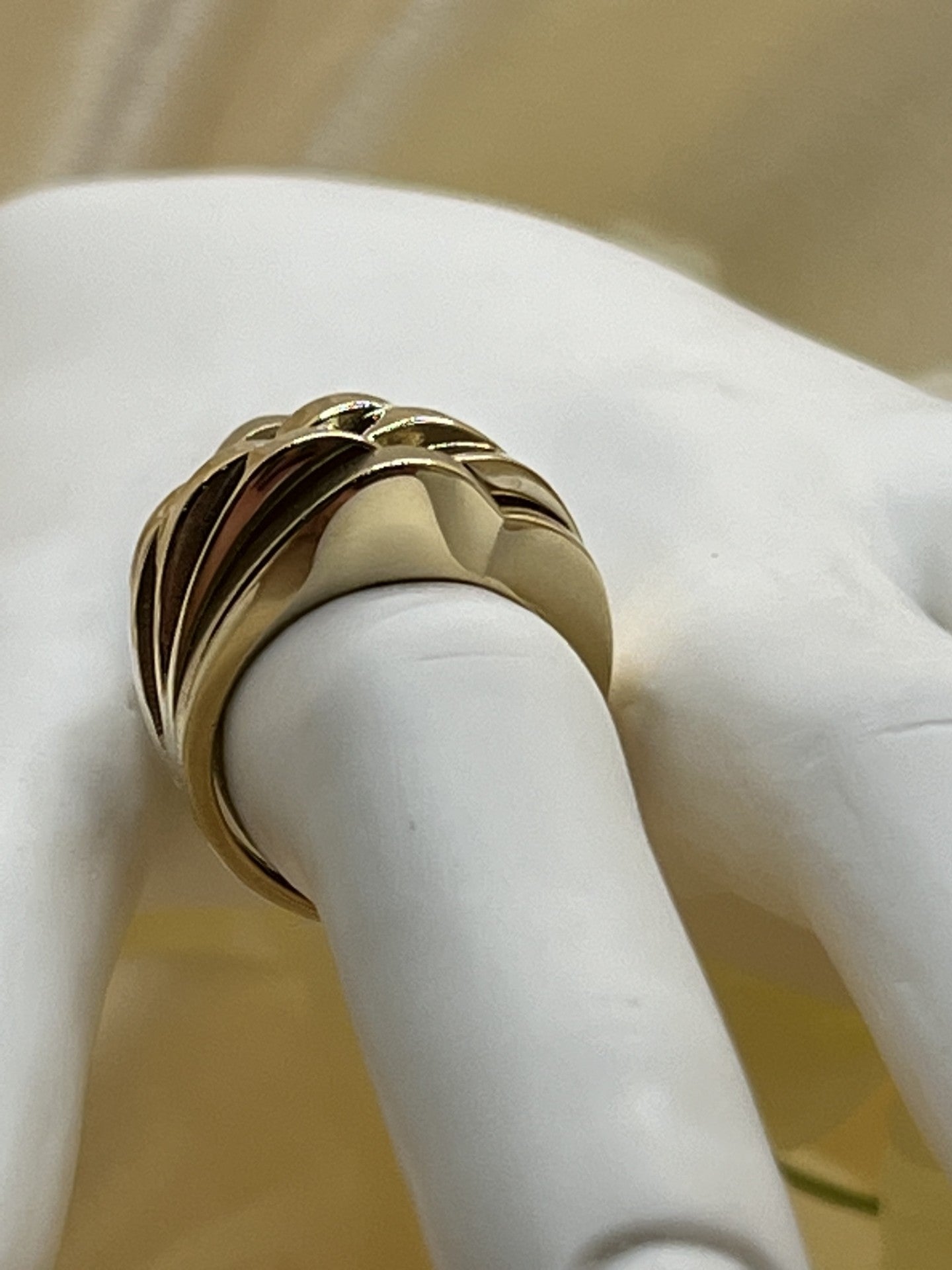 14K Yellow Gold Ring - 7.0 g